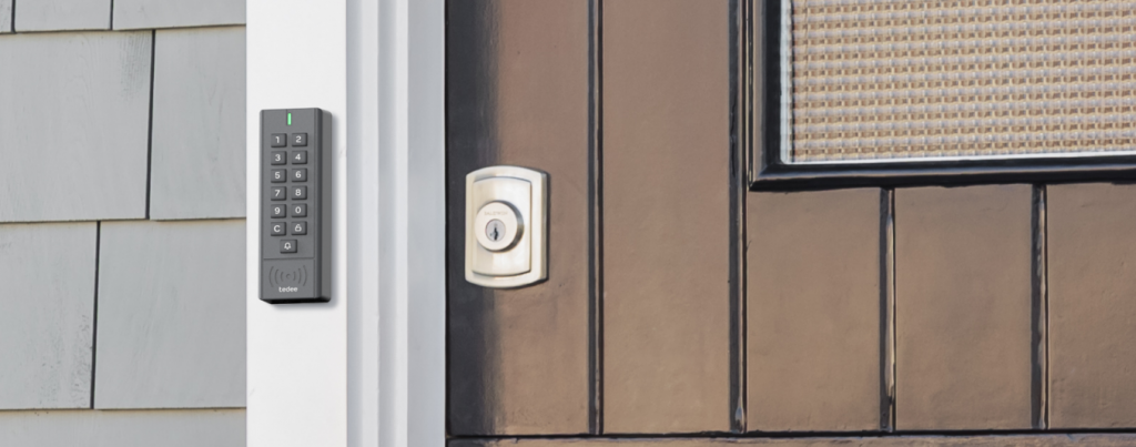 Tedee keypad mounted on door frame