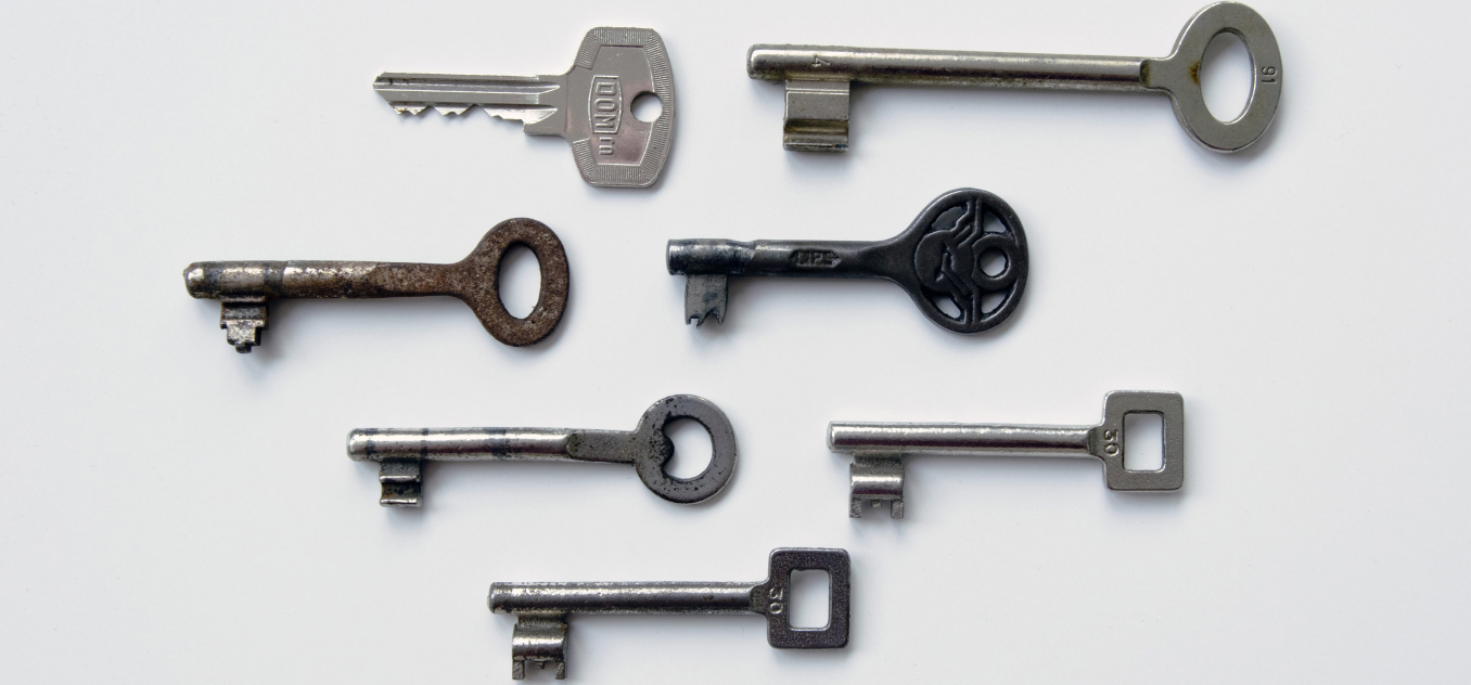 7 different traditional door keys