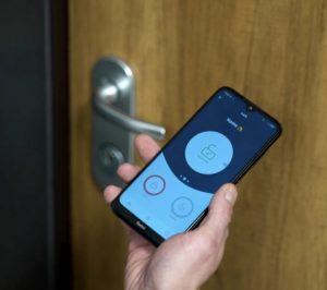 Opening doors with the tedee app
