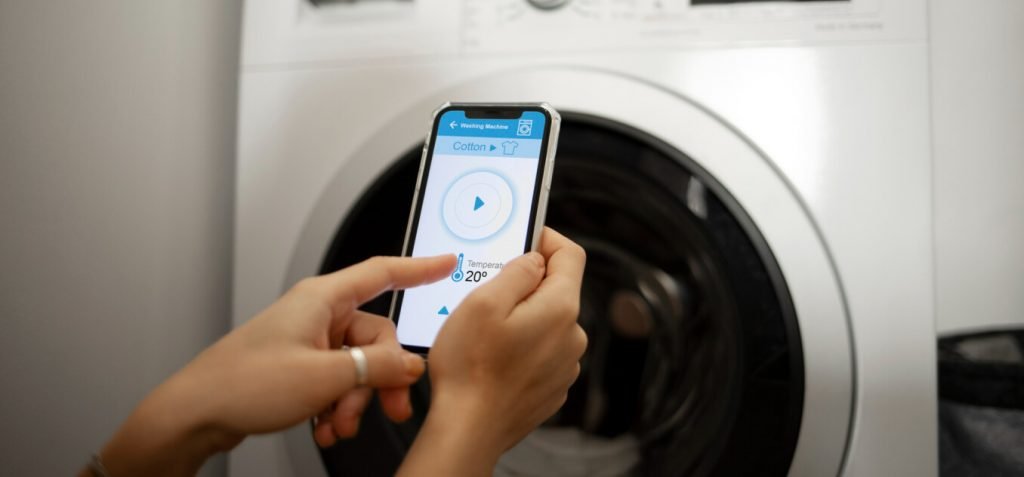 control of a smart washing machine using an application on a smartphone