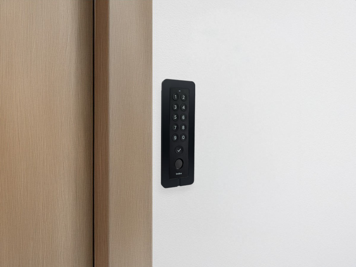 Soporte empotrado Tedee Keypad PRO 2 FlushWallMountBlack doorside Photoroom